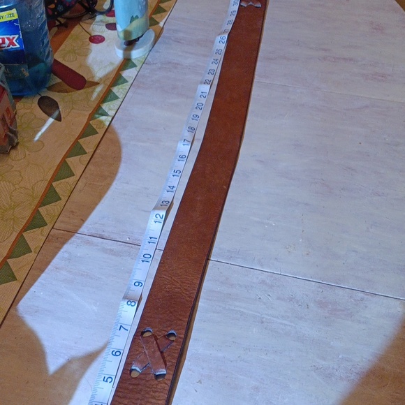 Woman's leather belt.. beautiful belt been sitting in my closet..to small for me - Picture 2 of 16